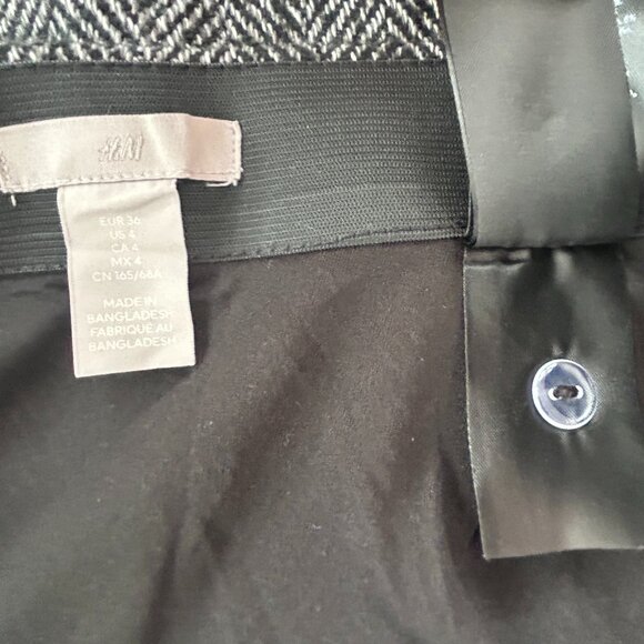 H&M black-and-white wool-blend chevron mini skirt preppy – size 4 Small - Picture 6 of 6